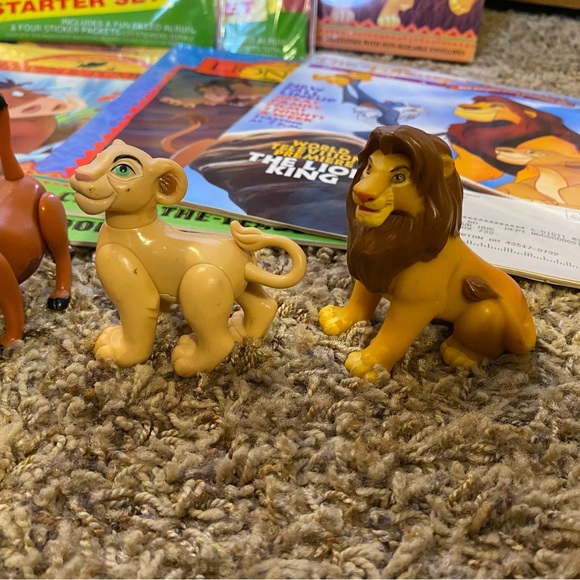 Large lot of vintage Lion King party decorations and miscellaneous items - Picture 4 of 9